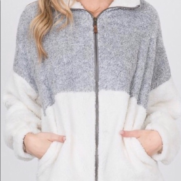 Jackets & Blazers - Sherpa Gray and White ColorBlock Jacket